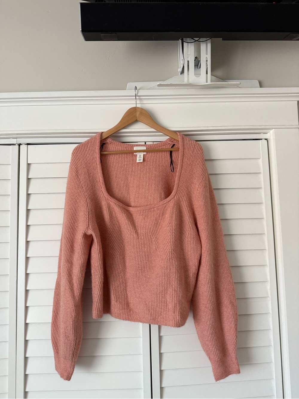 H&M Scoop Neck Ribbed Knit Sweater in Dusty Pink